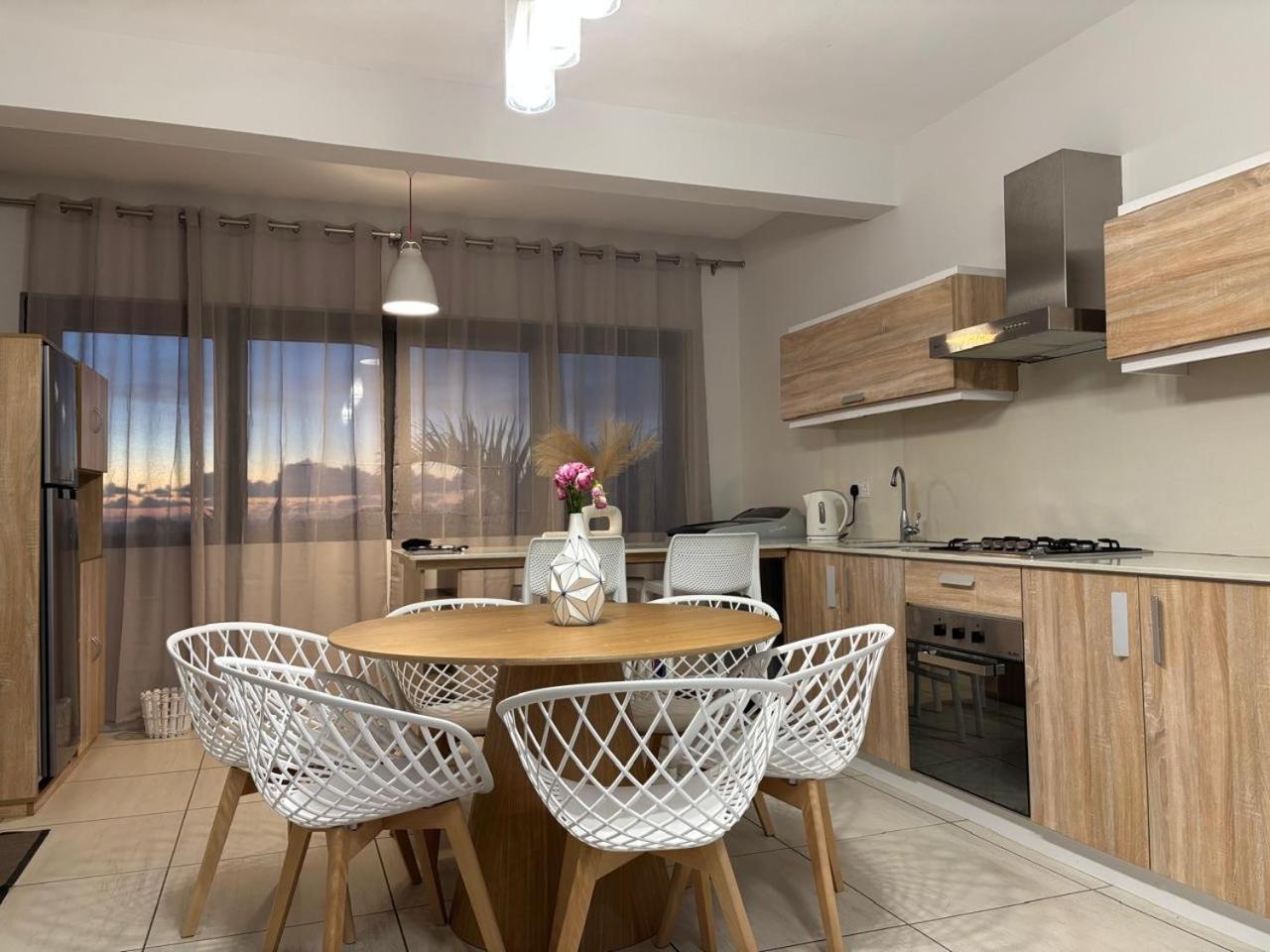 Stunning 3-Bedroom Apartment With Private Rooftop Terrace & Gorgeous Pool Flic-en-Flacq Esterno foto