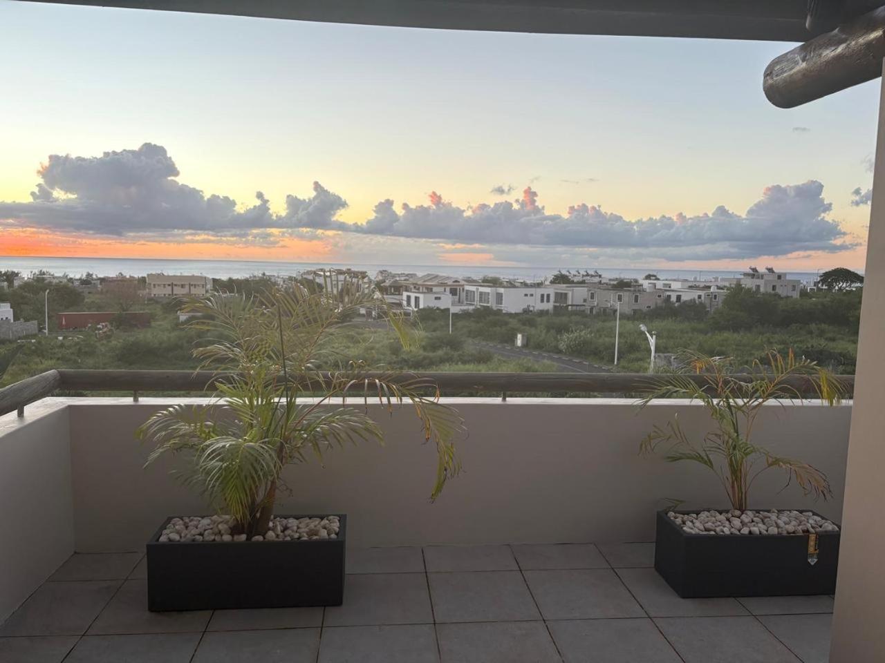 Stunning 3-Bedroom Apartment With Private Rooftop Terrace & Gorgeous Pool Flic-en-Flacq Esterno foto